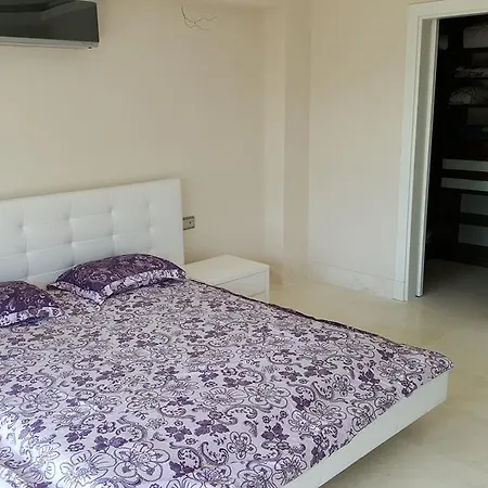 Larissa Villalari * بيليك